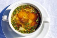 Онищенко предлагает распространить бесплатное питание на всех школьников