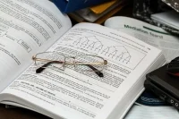 Получить учёную степень и лишиться учёного звания станет проще