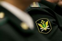 Почти 6 млн россиян в первом полугодии оказались невыездными из-за долгов