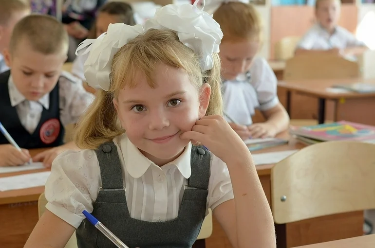  Родители более 19 миллионов школьников уже получили выплаты