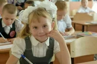 Школьникам из регионов с режимом ЧС обеспечат своевременное начало учебного года