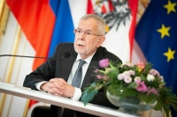 Президент Австрии призвал отказаться от депортации в Афганистан