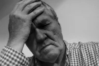 Врач рассказал, как COVID-19 влияет на психику
