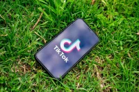 Технологию TikTok для удаления незаконного контента предложили распространить на Россию