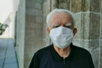 В Минздраве напомнили о рисках для пожилых, связанных с началом учебного года