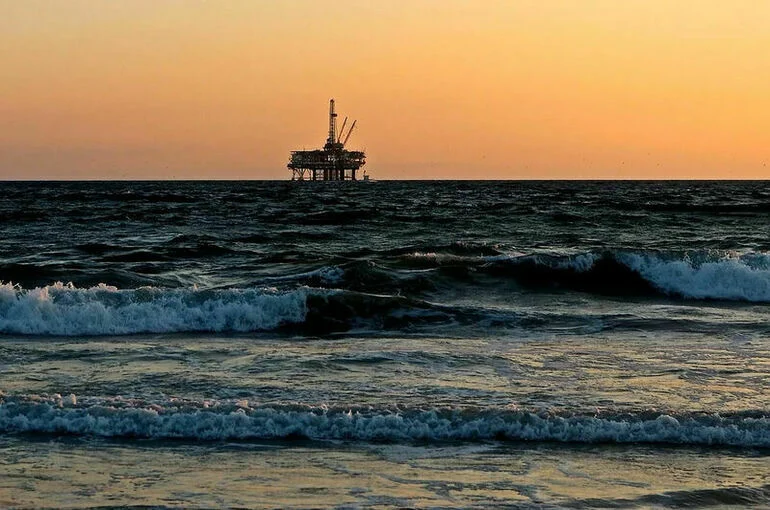 СМИ: ОПЕК+ сохраняет план по восстановлению нефтедобычи