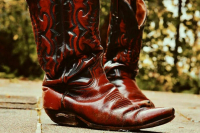 Почему Пётр I запретил подбивать башмаки гвоздями