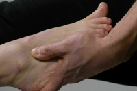 Врач назвала причины отеков после вакцинации от коронавируса  