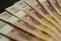 Сдавшим несколько ЕГЭ на высший балл подмосковным школьникам выплатили по 100 тысяч рублей