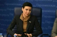 Цифровой гигиене нужно учить людей всех возрастов, считает сенатор Рукавишникова