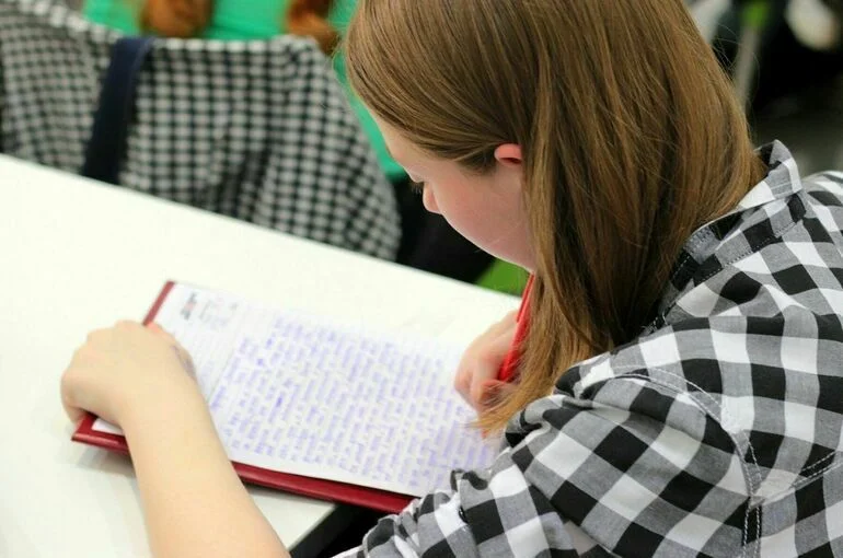 Все школы Саратова перейдут на дистанционное обучение