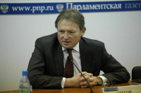 Титов предложил проверить законность требований о сокращении пособий по родам