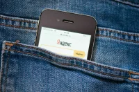 «Яндекс» будет поисковиком на продаваемых в России гаджетах