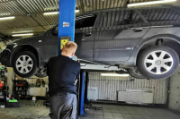 Посигнальте, вас снимают