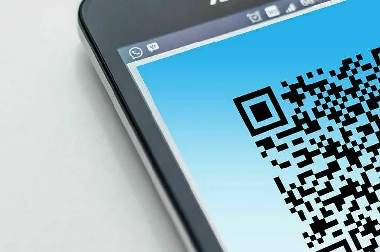 Центробанк рекомендовал проверять страховых агентов через QR-коды