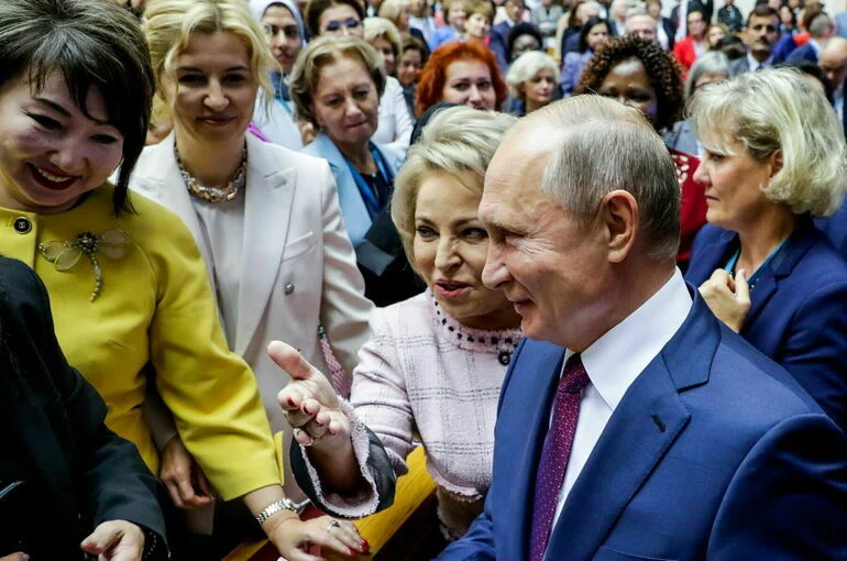 Путин примет участие в открытии III Евразийского женского форума 14 октября