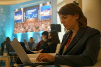 На ЕЖФ призвали разработать программы по цифровой грамотности для женщин во всем мире