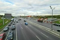 В Москве начали по камерам отслеживать проезжающие между полос машины