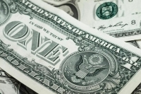 Курс доллара опустился ниже 70 рублей впервые с июня 2020 года