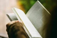 Эксперт предложил ввести предварительную экспертизу для переводных вузовских учебников