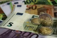 Курс евро обновил минимум июля 2020 года