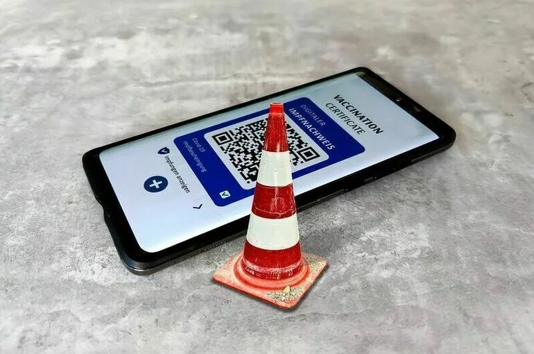 Роспотребнадзор разрешил заполнять помещения до 70% при наличии QR-кода