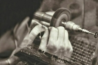 Предпринимателям предложили отчитываться об обороте драгметаллов и камней