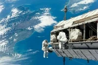 Орбиту МКС скорректируют для уклонения от космического мусора