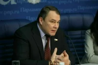 Толстой предложил провести парламентские слушания по законопроектам о введении QR-кодов