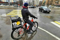 В Госдуме предложили запретить штрафовать курьеров за опоздание