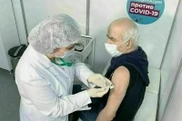 Участвующих в вакцинации медиков предложили стимулировать денежными выплатами