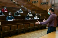 Свежие кадры в науку хотят привлекать жильём и рублём