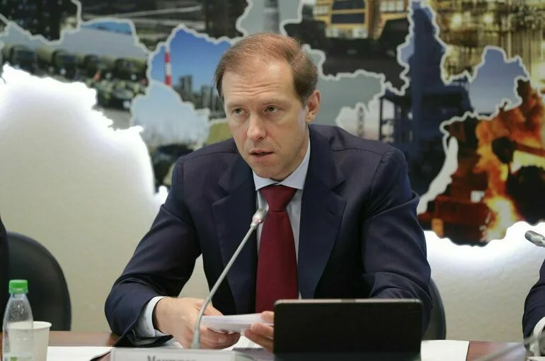 Мантуров: Россия в 2022 году сможет произвести 2 млрд доз вакцин от COVID-19