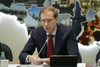 Мантуров: Россия в 2022 году сможет произвести 2 млрд доз вакцин от COVID-19