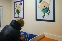 Детей провожают к врачу герои сказок