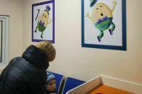 Детей провожают к врачу герои сказок