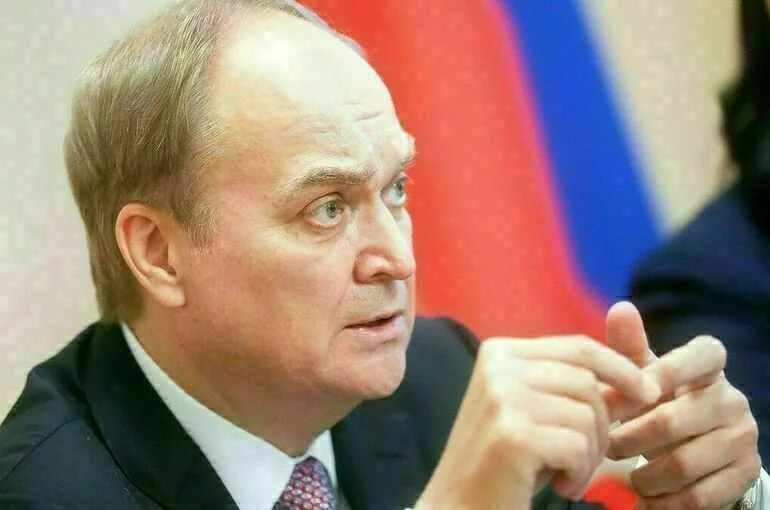 США лукавят в отношении отъезда российских дипломатов, заявил Антонов