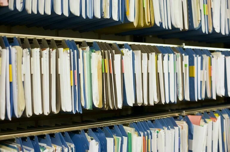Кадровые документы чиновников хотят перевести в цифру 