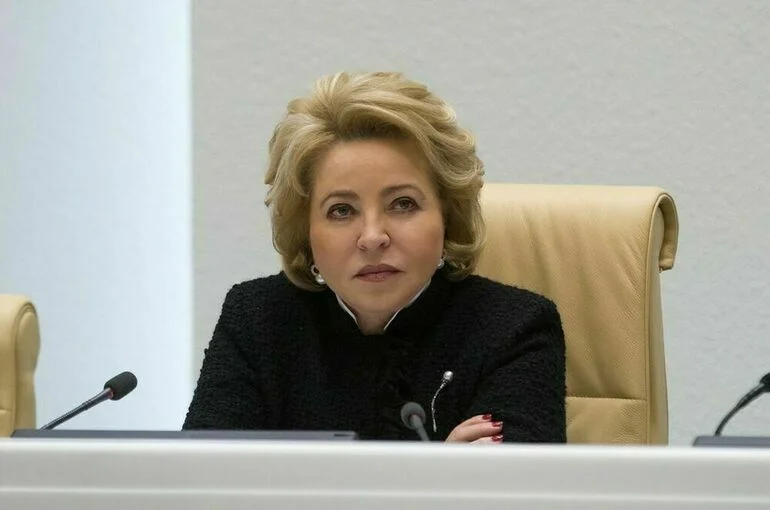 Память о народном вкладе в Победу особенно важна в современных условиях, заявила Матвиенко