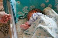 Детей, появившихся на свет с помощью вспомогательных репродуктивных технологий, хотят регистрировать по-новому