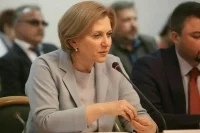 Попова: снимать ковидные ограничения в России ещё рано