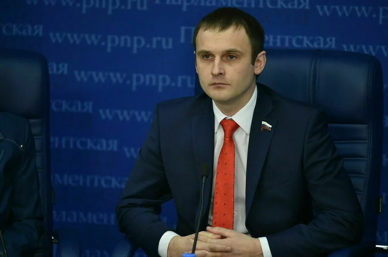 Депутат объяснил ситуацию с омикрон-штаммом в России