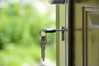 В Минстрое поддержали идею выделять детям-сиротам больше квартир в одном доме