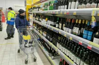За продажу крепкого алкоголя в пластике будут штрафовать