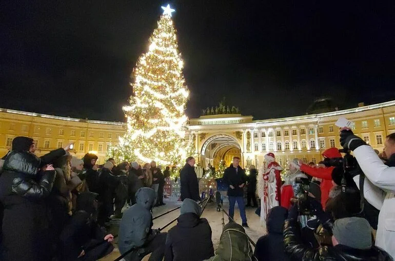 В Санкт-Петербурге транспорт будет работать в новогоднюю ночь