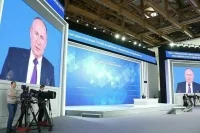 Людям старше 18 лет тоже нужна помощь в борьбе с тяжёлыми заболеваниями, заявил Путин