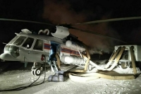 Спасатели эвакуировали экипаж зажатого льдами грузового судна в Охотском море