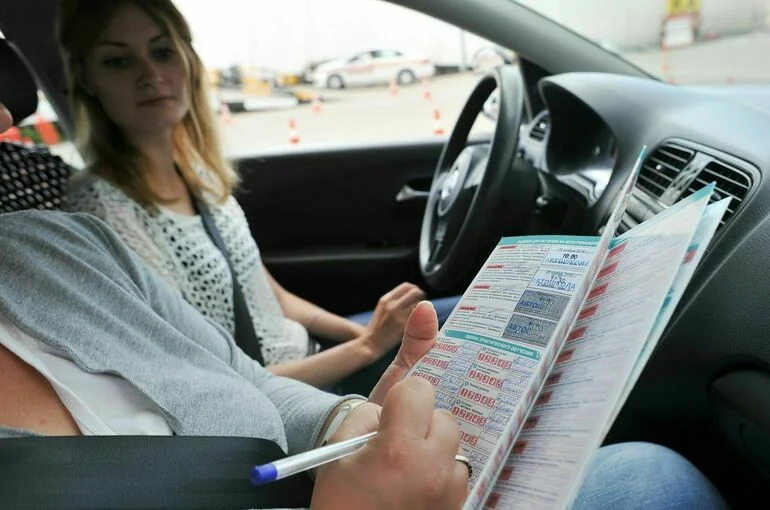 Число сдающих на водительские права с первого раза сократилось на 20% из-за новых правил