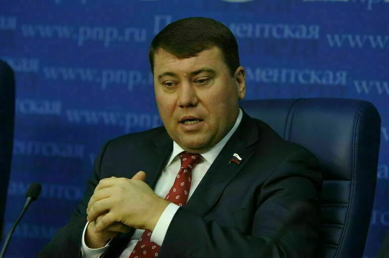 Абрамов: Западу не выгодны санкции против российской банковской системы 