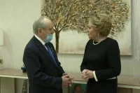 Матвиенко наградила Шаймиева медалью Совфеда в день его 85-летия